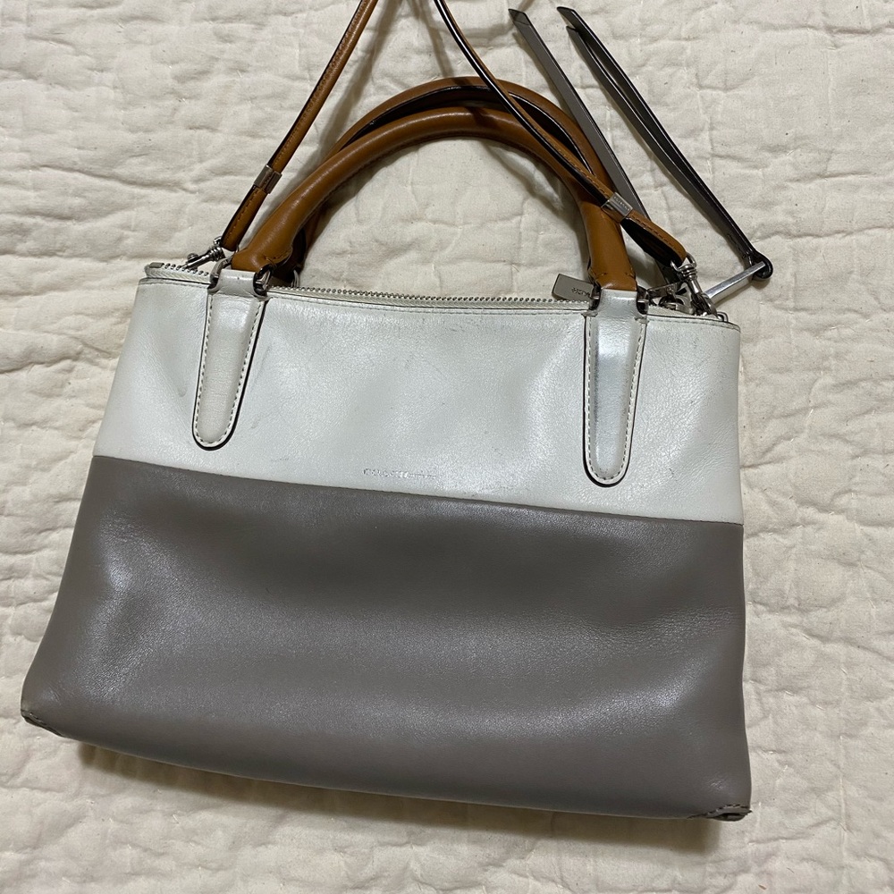 Coach, Leather, 3-zip pocket crossbody